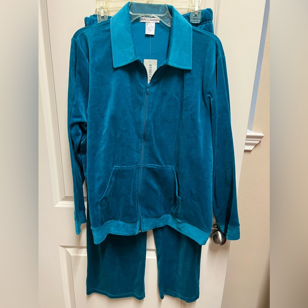 New with tags REBECCA MALONE Women’s Velour Pant Track Suit Large L